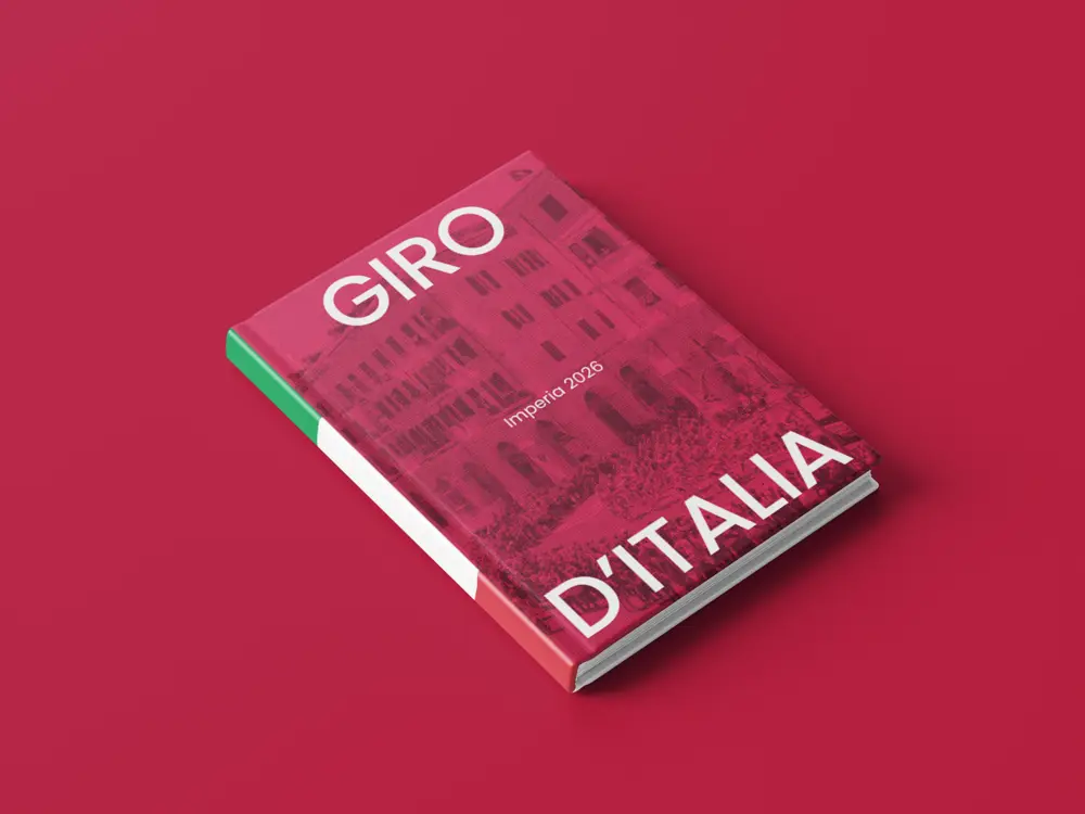 Mockup del volume fotografico Giro d'Italia — Imperia 2026